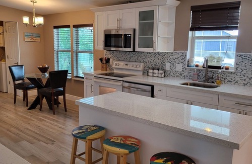 Marathon House | Manatee Bay , Pool table, Pool, Kayaks, Jacuzzi not working.