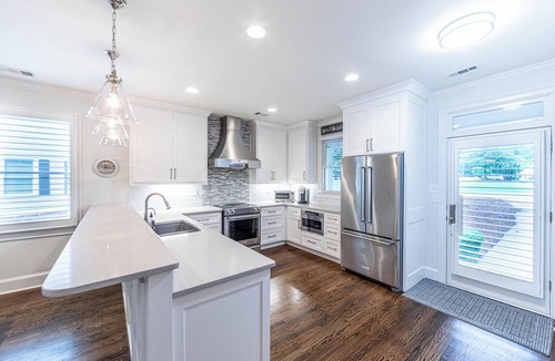 Greensboro House | Marina Cove Lakefront Retreat 3BR + Bunk Room Walk to Marina