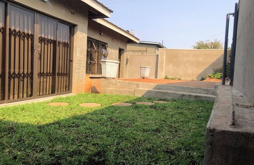 Victoria Falls House | Marvelous 4-bedroom house with WiFi in Victoria Falls