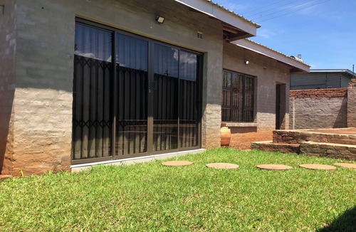 Victoria Falls House | Marvelous 4-bedroom house with WiFi in Victoria Falls