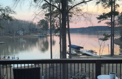 Greensboro House | MASTERS WEEK!Perfect Gathering Spot On Oconee. Ritz, Lake, Clays, Fishing, Golf!