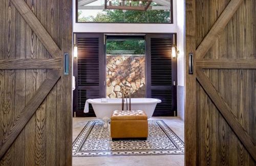 Victoria Falls Hotel | Mbano Manor Hotel Victoria Falls
