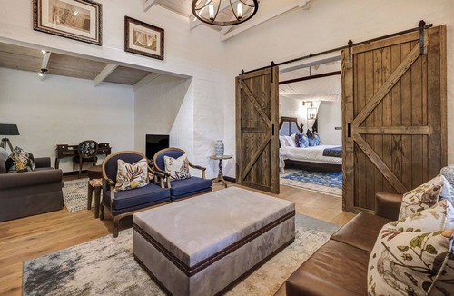Victoria Falls Hotel | Mbano Manor Hotel Victoria Falls