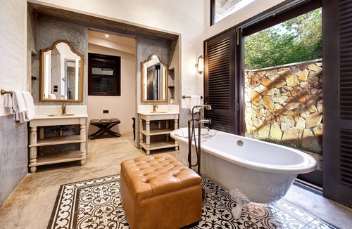 Victoria Falls Hotel | Mbano Manor Hotel Victoria Falls