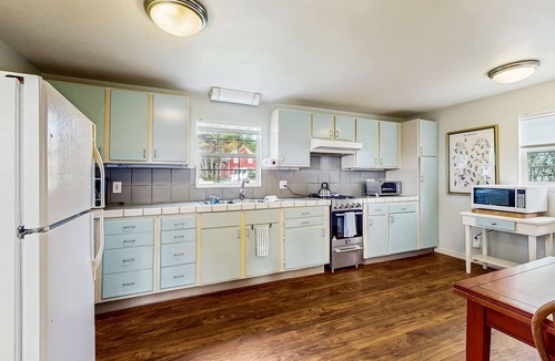 Mendocino House | Mendocino Getaway - Ocean Views & Family Fun