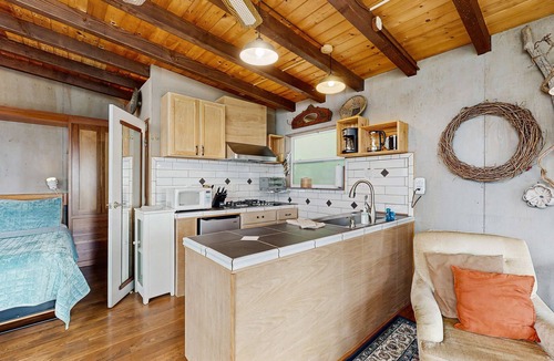 Mendocino House | Mendocino Studio walkable to Headlands State Park