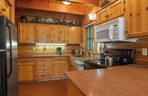 Camp Sherman Cabin | Metolius River Resort Cabin 3 Luxurious cabin on the Metolius River w/fireplace