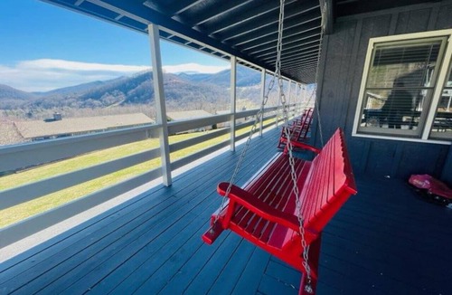 Maggie Valley Cottage | Million Dollar View