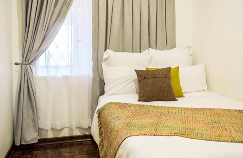 Bulawayo Apartment | Modern 3 bedroomed guesthouse in Paddonhurst - 2037