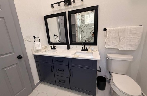 Near East Side House | Modern home minutes from Downtown San Antonio I Sleeps 7