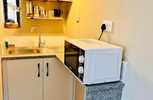 Greendale Apartment | Modern studio in Greendale - 2337
