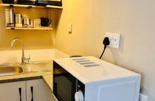 Greendale Apartment | Modern studio in Greendale - 2337