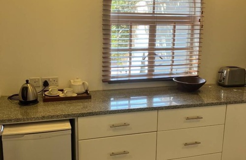 Harare East Apartment | Modern studio set in an expansive garden - 2253
