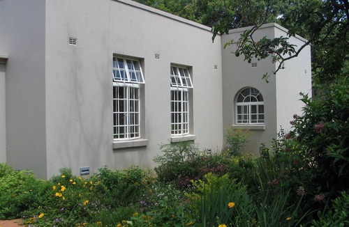 Harare East Apartment | Modern studio set in an expansive garden - 2253