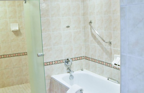 Harare Hotel | Monomotapa Hotel