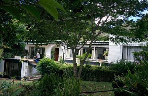 Mutare House | Montana - Clean Serene Sleeps 10 with spacious living rooms Perfect for Couples