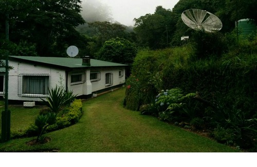 Mutare House | Montana - Clean Serene Sleeps 10 with spacious living rooms Perfect for Couples