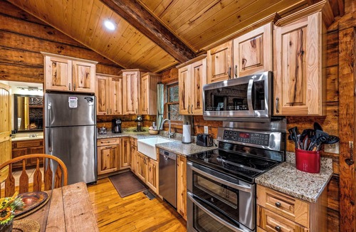 Townsend Cabin | Mountain Cabin Oasis with Luxury Kitchen