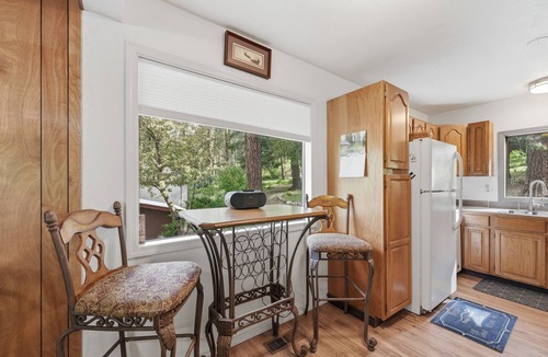 Peshastin Cabin | Mountain Cabin w/Hot Tub - Sleeps 6
