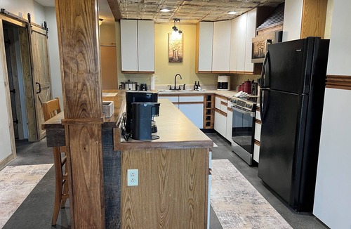 Jonesboro Bed & Breakfast | Nanny's Place- Cozy Rustic Getaway B&B by Shawnee Hills Wine Trail and Parks