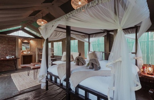 Victoria Falls Cabin | Nature and Adventure Meets Luxury at Sian Simba River Lodge.