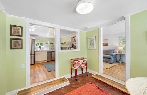 Anna Maria House | Naut 2 Shabby Bungalow - A sweet and cozy getaway on Pine Avenue!