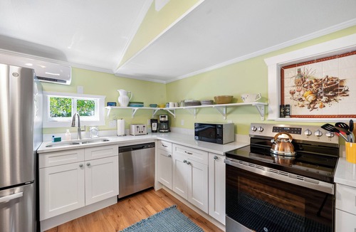 Anna Maria House | Naut 2 Shabby Bungalow - A sweet and cozy getaway on Pine Avenue!