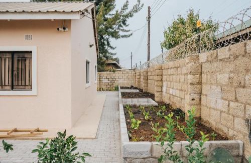 Lusaka House | Ndeke Apartments Guesthouse in Meanwood Ndeke, Lusaka near KKIA - Fast wifi, solar backup