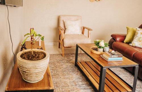 Lusaka House | Ndeke Apartments Guesthouse in Meanwood Ndeke, Lusaka near KKIA - Fast wifi, solar backup