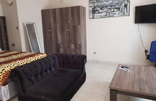Glen Lorne Apartment | Neat 1 Bed Studio with pool access in Glen Lorne