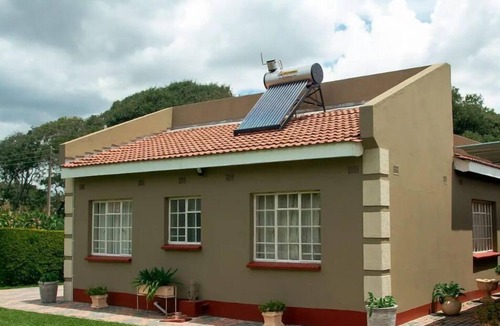 Harare Cottage | Neat 2 bed guest house close to CBD airport, shops
