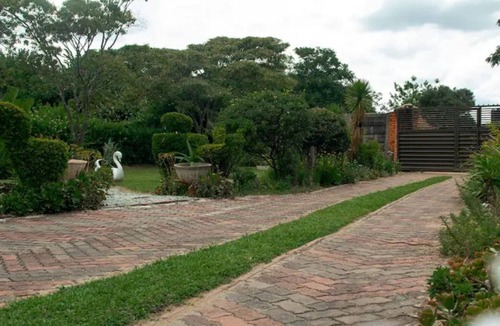 Harare Cottage | Neat 2 bed guest house close to CBD airport, shops