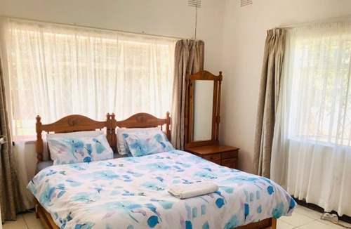 Bulawayo Apartment | Neat 3 bed in Famona - 2154
