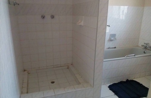 Harare Apartment | Neat guest suite with office corner - 2101