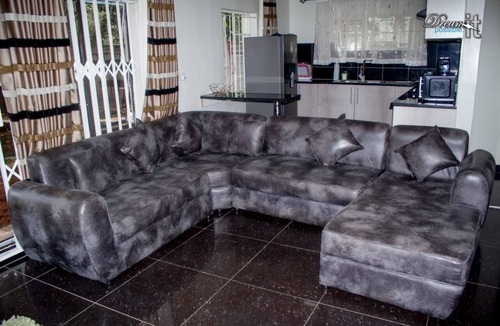 Harare House | New 3 bed house , open plan kitchen/Lounge. Sleeps 6. Borehole water, solar