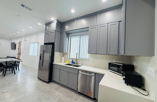 Midway City House | New Build near Beach & Disneyland; Relaxing