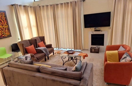 Harare House | New, modern, airy 3 bed Home,Monavale Strathaven