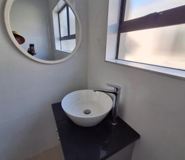Harare Villa | New, modern, airy luxurious 3 bed Home,Monavale Strathaven