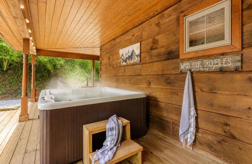 Bryson City House | Newly Renovated Log Cabin, Hot Tub, Roaring Creek
