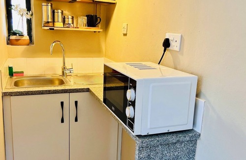 Greendale Apartment | Newly Renovated Studio on 2 Acres: Modern, Rustic & Peaceful Getaway in Harare!