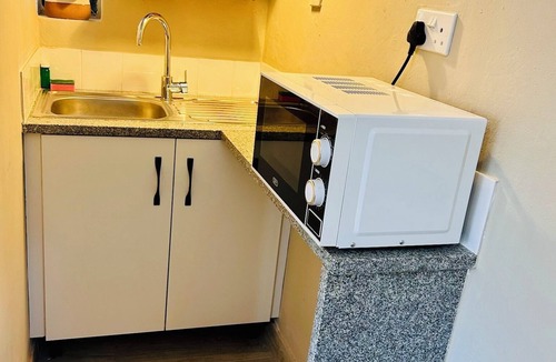 Greendale Apartment | Newly Renovated Studio on 2 Acres: Modern, Rustic & Peaceful Getaway in Harare!
