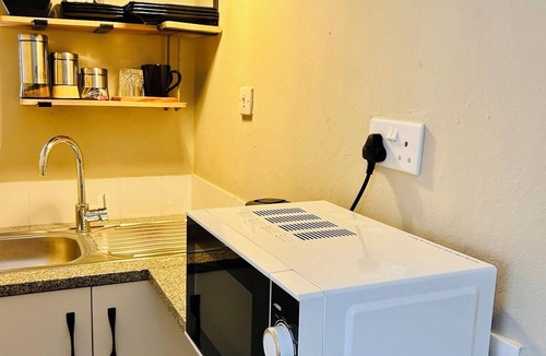 Greendale Apartment | Newly Renovated Studio on 2 Acres: Modern, Rustic & Peaceful Getaway in Harare!