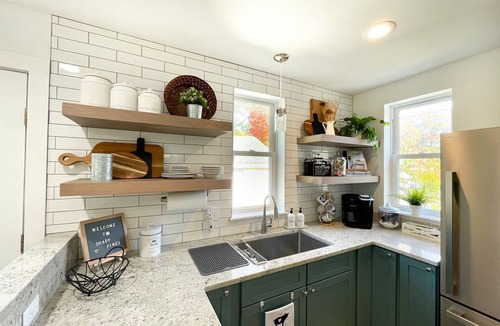 Harbor Springs House | Newly-Renovated Dog-Friendly Getaway!