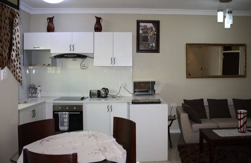 Lusaka Cabin | Nomads Court Lodge