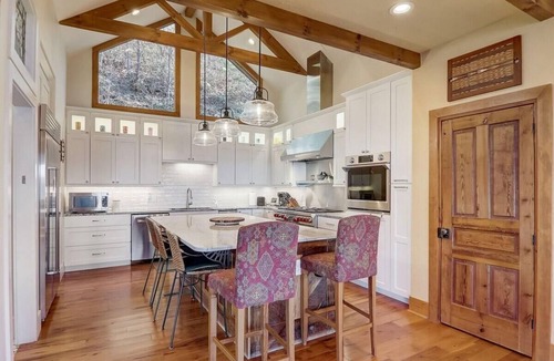 Canton House | Nugget's Lodge - Ultimate Dog-Centric WNC Mtn Escape, Hot Tub & Panoramic Views