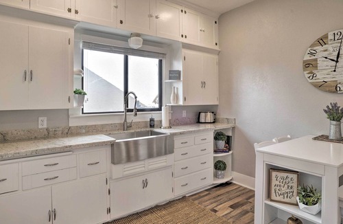 Ukiah Cottage | NY-Downtown Ukiah Cottage, 5 Mi to Lake Mendocino