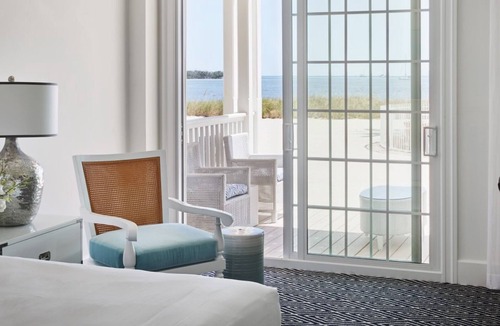 Marathon Hotel | Oceanfront Accommodation | Enjoy Breakfast with a Scenic View from Your Balcony