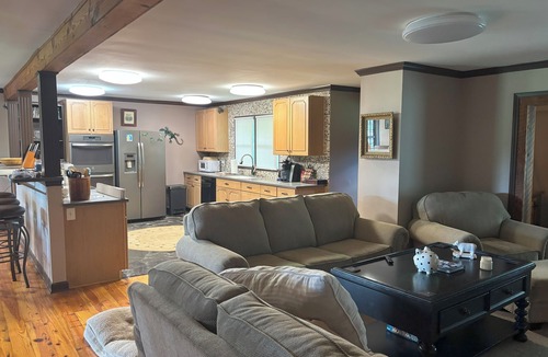 White Plains House | Old Main has Horses! Trails! Fishing! Swimming!