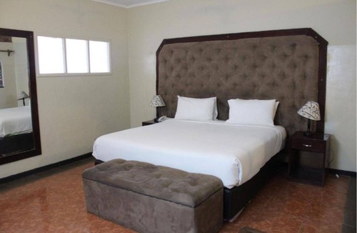 Chinhoyi Hotel | Orange Grove Motel