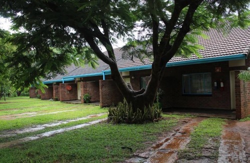 Chinhoyi Hotel | Orange Grove Motel